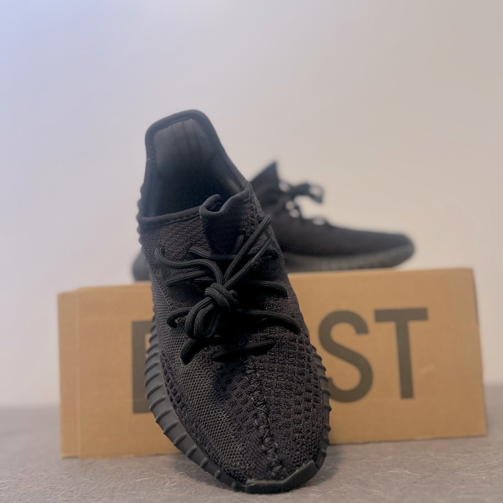 2022 Yeezy Boost 350 V2 'Onyx' US 6.5